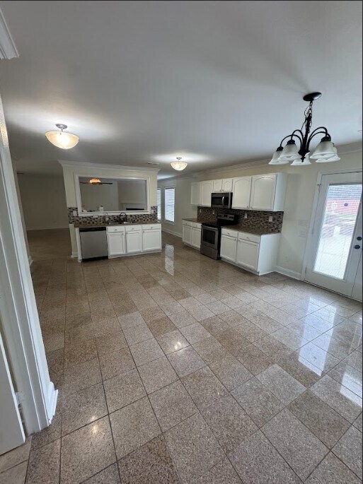 Building Photo - MOVE IN SPECIAL! $200 OFF FIRST MONTHS REN...