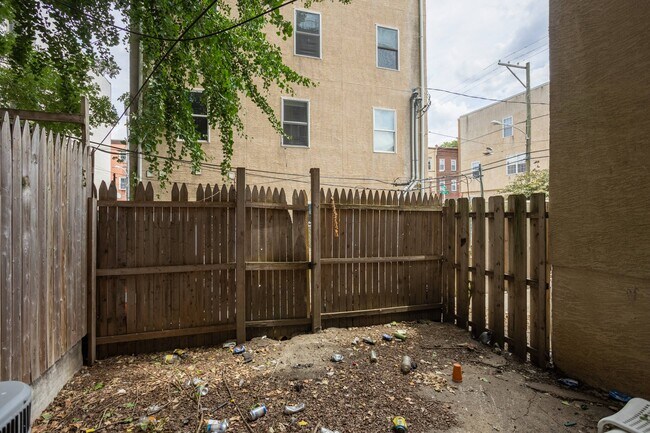 Building Photo - 2003 N Cleveland St