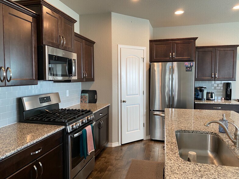Building Photo - 7451 Thorn Brush Way