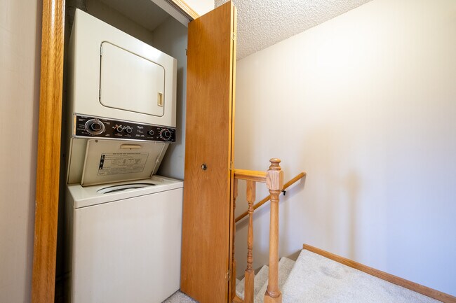 Building Photo - 5445 Orleans Ln N