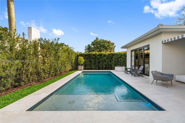 Building Photo - 2015 Country Club Prado