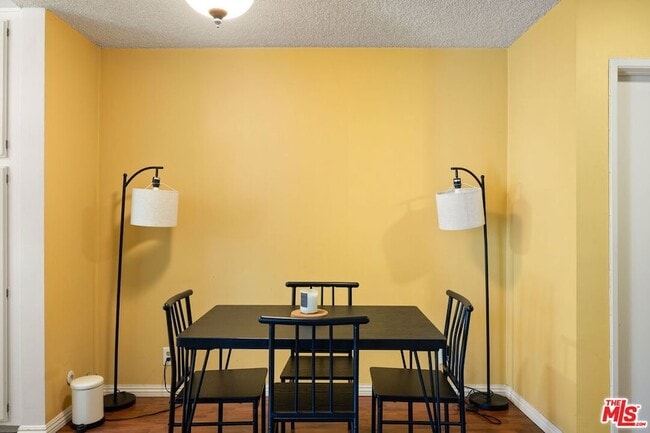 Building Photo - 5625 Windsor Way