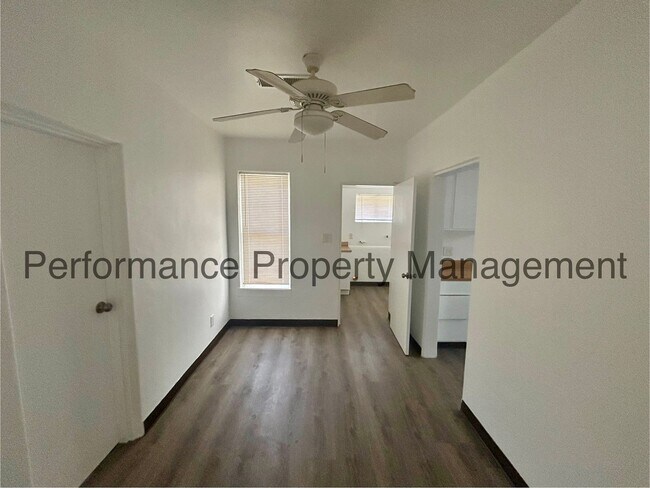Building Photo - 604 Woodrow Ave