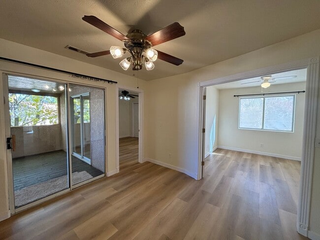 Building Photo - 3 Bed Home La Verkin