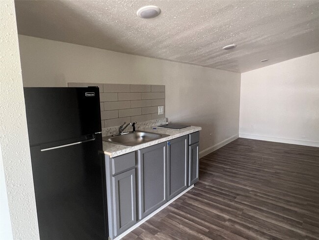 Building Photo - 201 Eastwood St