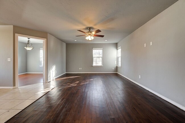 Building Photo - Move in Special !! $250 Off your First Full Month Rent! Beautiful Large 4BD/2BTH Home Near Tinker...