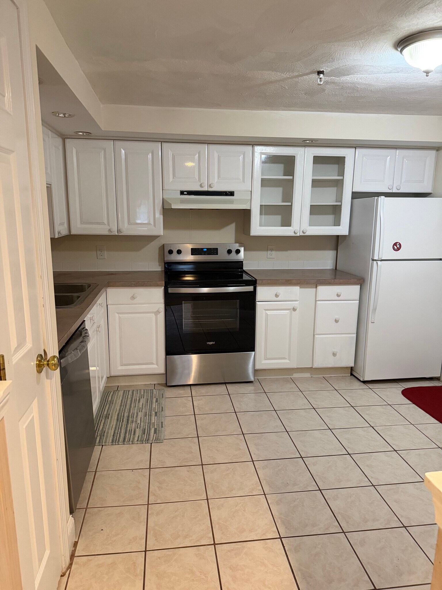 Kitchen - 42 Swanson Ct