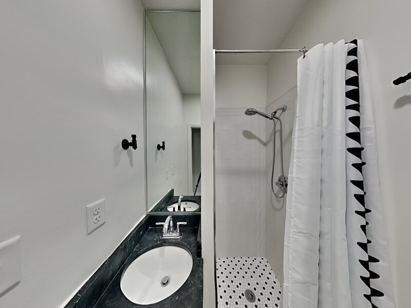 Building Photo - 815 N Watkins St