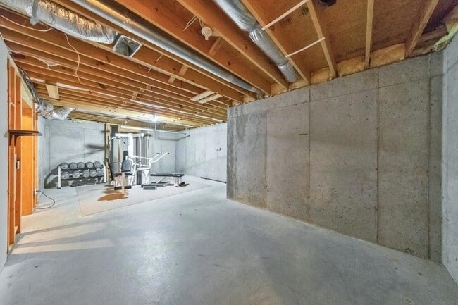 Building Photo - 11180 W Rd