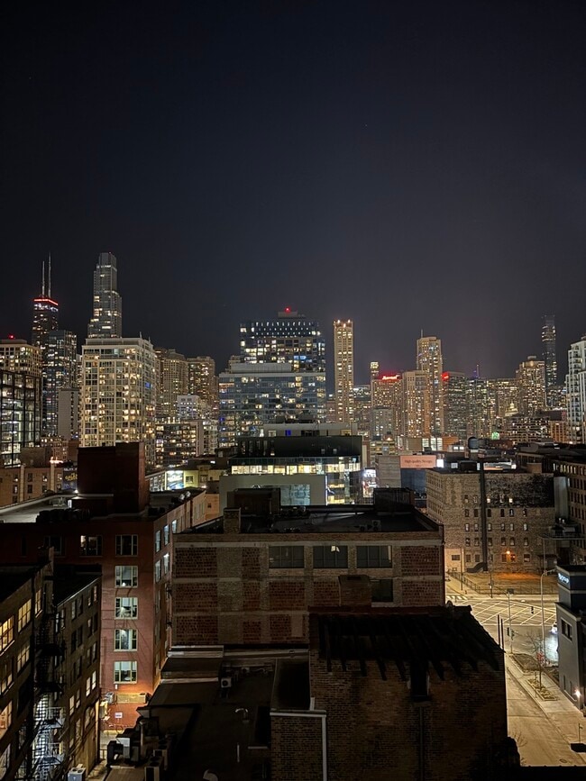 Building Photo - 400 W Ontario St