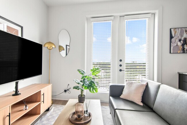 Building Photo - 714 Richmond Ave.