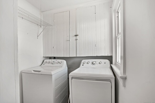 Building Photo - 7 George St