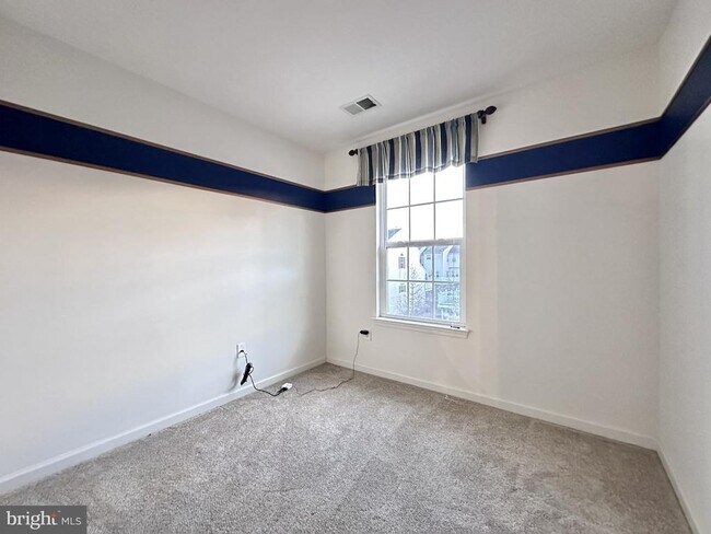 Building Photo - 920 Hopkins Cor