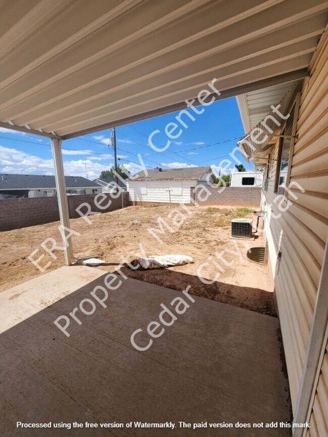 Building Photo - 921 N 400 W