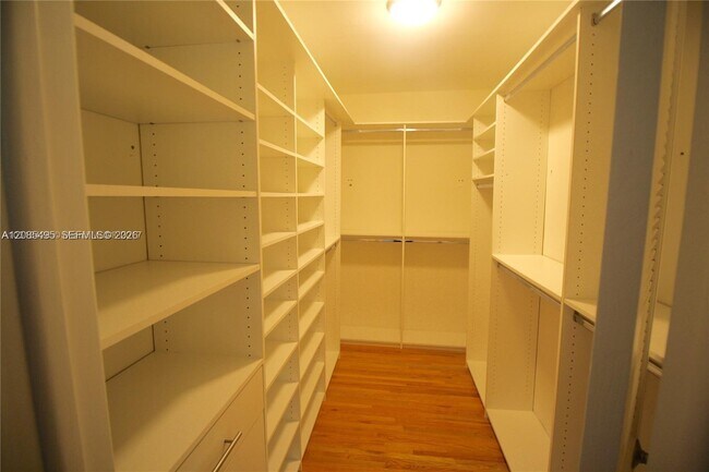 Building Photo - 609 Puerta Ave