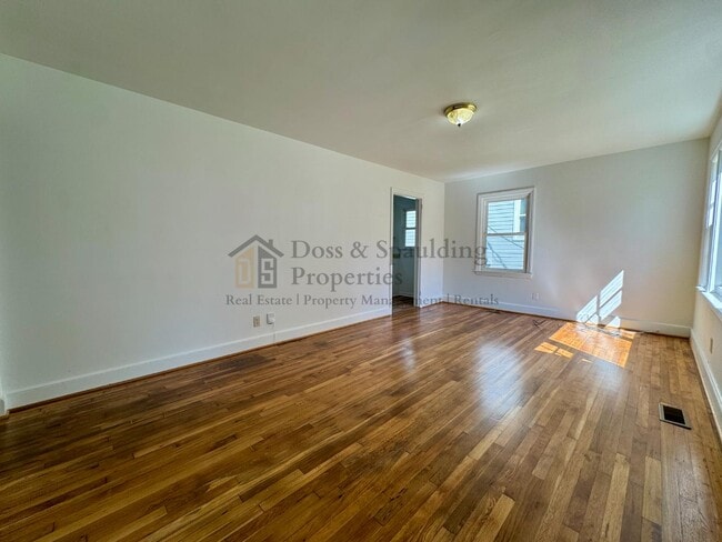 Building Photo - 1617 Roseland St