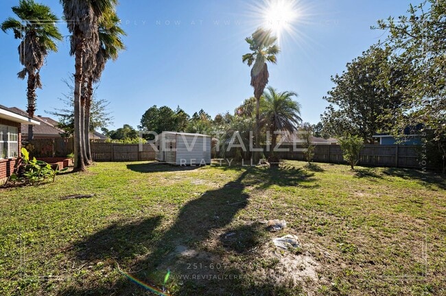 Building Photo - Lovely 3 Bed 2 Bath Brick Home Just Minutes from the Beach!