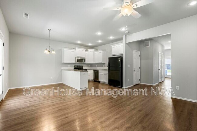 Building Photo - 820 Baker St NW