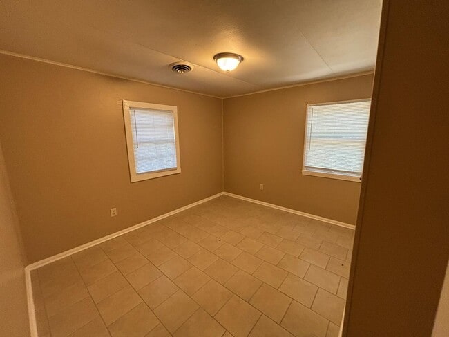 Building Photo - 3624 Sunrise St