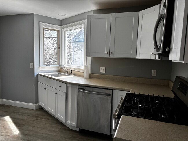 Building Photo - 131 Vernon St