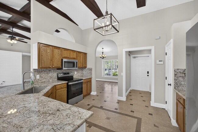 Building Photo - 11646 63rd Ln N