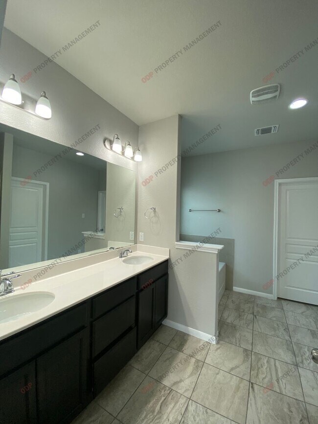 Building Photo - 818 Dunford Dr