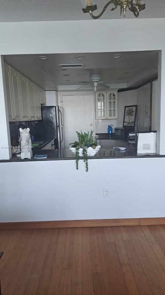 Building Photo - 1301 NE Miami Gardens Dr