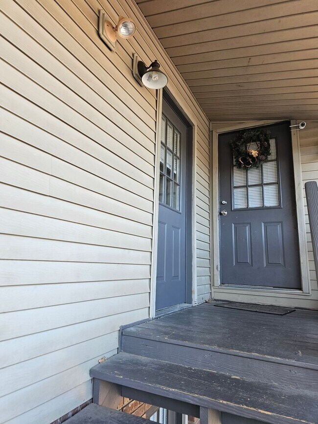 Building Photo - 1544 Diuguid Dr