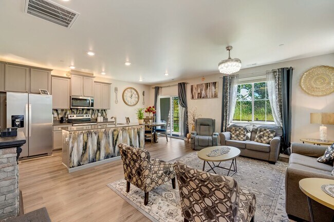 Building Photo - Newly Built Townhome 4bd 2.5ba