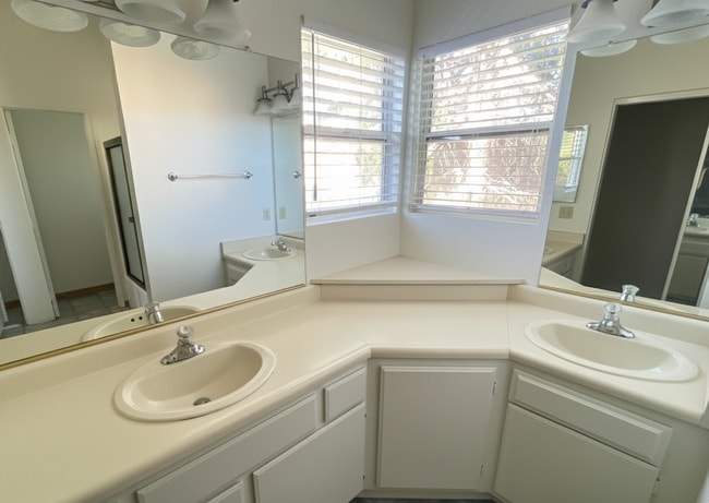 Building Photo - Two Story Glen Ellen Home