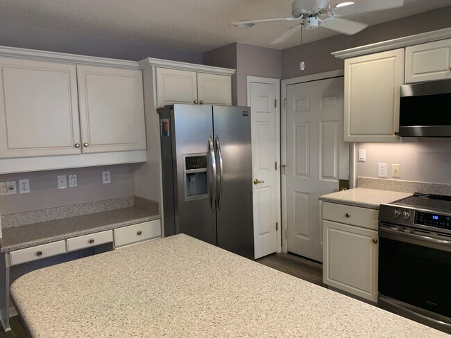 Building Photo - Three Bedroom, 2 Bath Home in Longs. Available Soon! Carolina Room, Enclosed Patio, Two Car Garag...