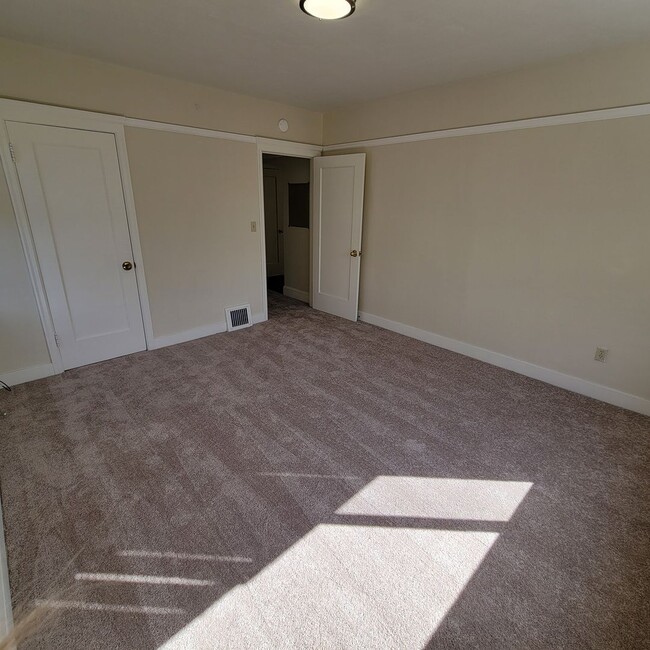 Building Photo - 950 Fremont St