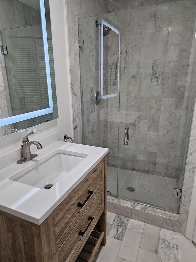 Building Photo - 10142 SW 77th Ct