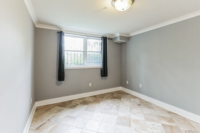 Building Photo - Cozy & bright 1 Bd/1Bth condo in Brookland House Condominium!