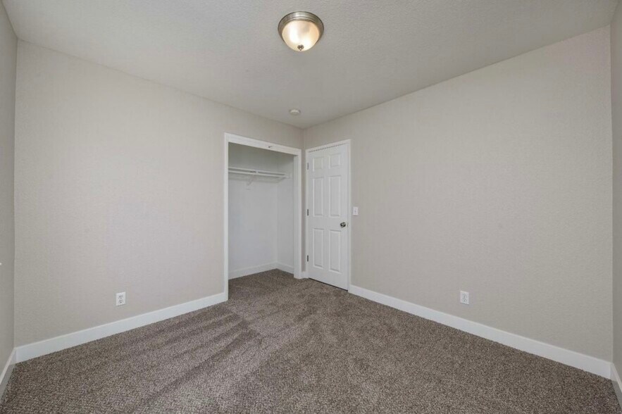 Building Photo - 210 Cordova Ln
