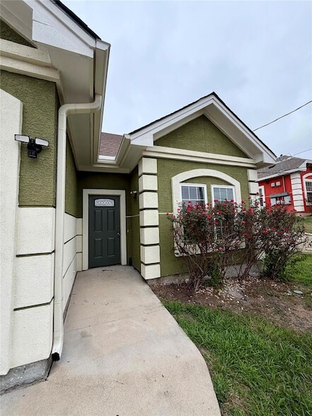 Building Photo - 398 Mesa Dr