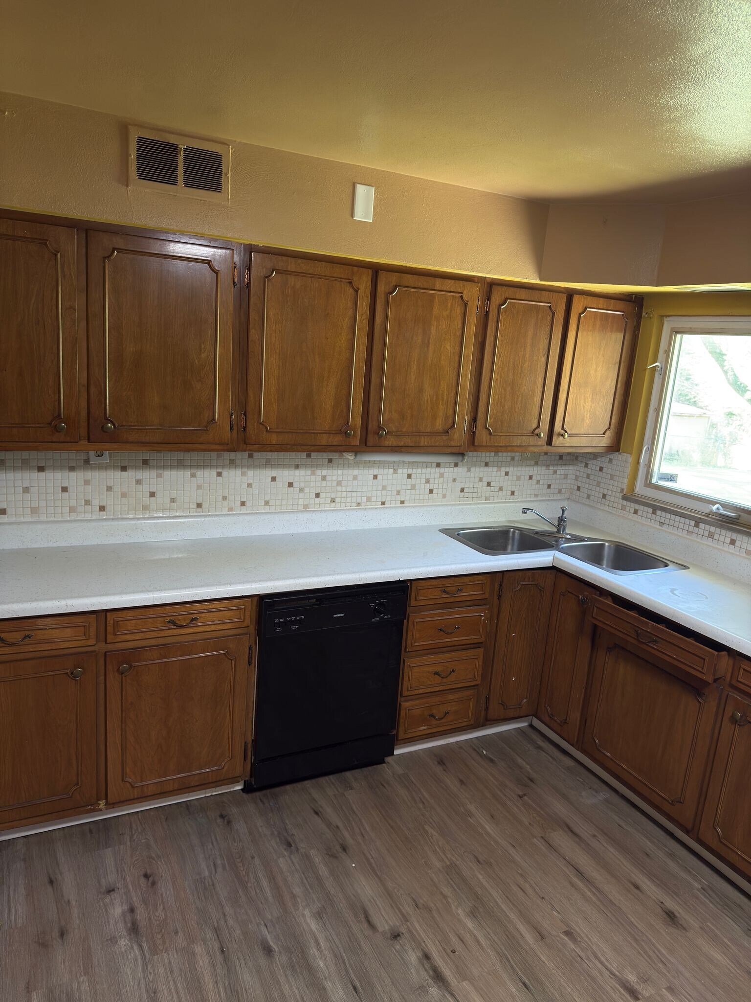 Building Photo - 42 Rolling Hills Dr