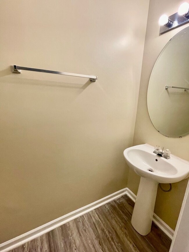 Building Photo - Come see this beautiful 2 Story 4 bedroom 2.5 bath 1 Car garage home