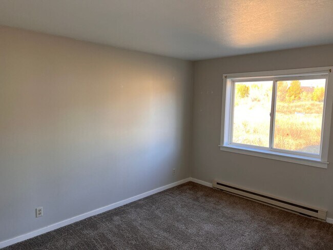 Building Photo - Mock