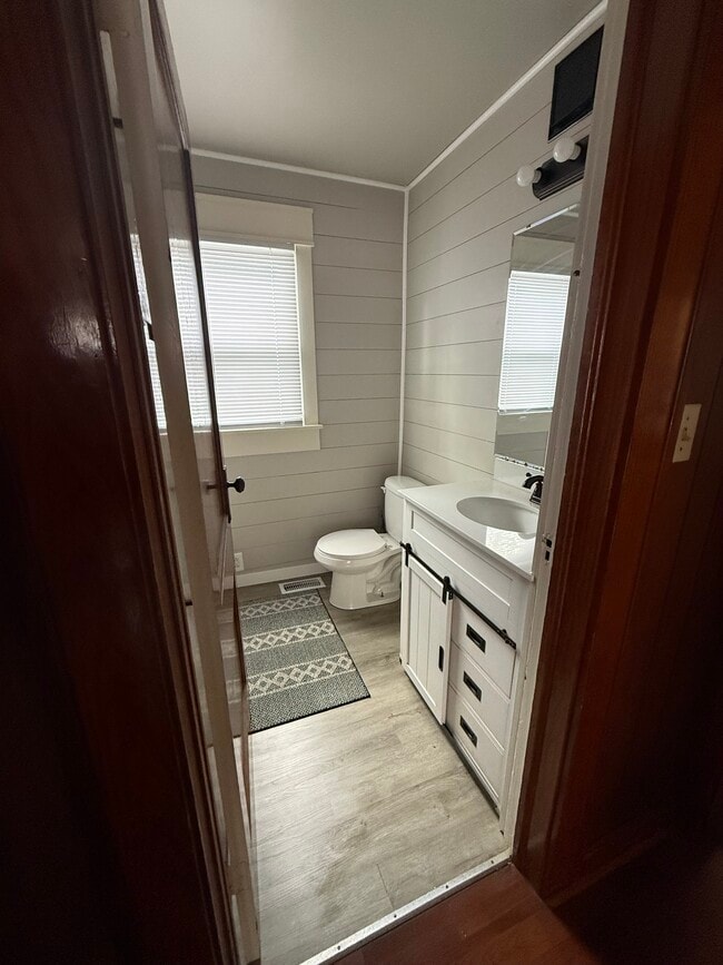 Building Photo - 1124 S Harlan Ave