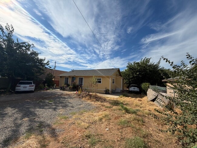 Building Photo - 1528 Los Robles Blvd
