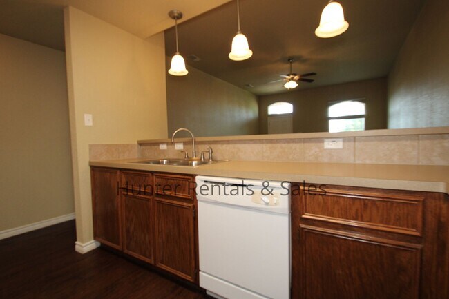 Building Photo - Every Room Has Its Own Bathroom!!!
