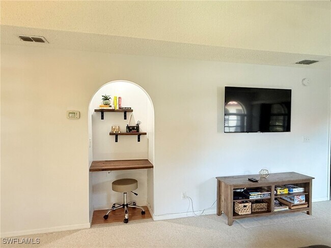 Building Photo - 212 Deerwood Cir