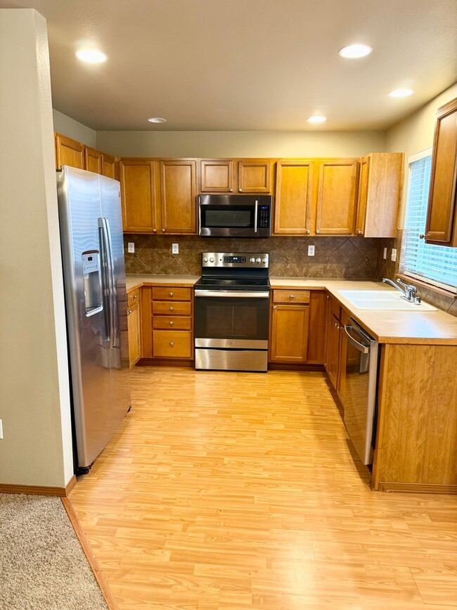 Building Photo - Stunning 3 bd, 2.5 bath house in Puyallup ...