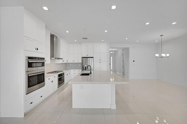 Building Photo - 13072 Feathering Wy