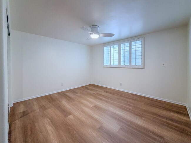 Building Photo - 3525 Sunset Ln