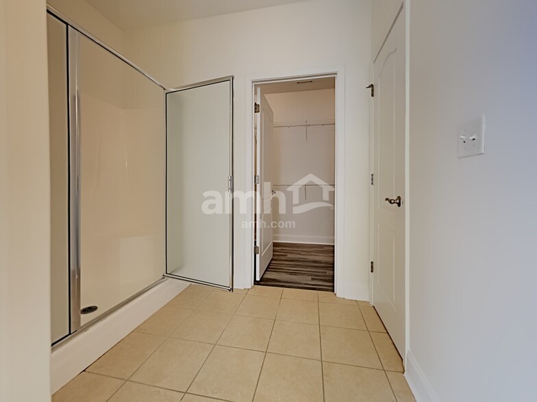 Building Photo - 901 Vandiver Ct