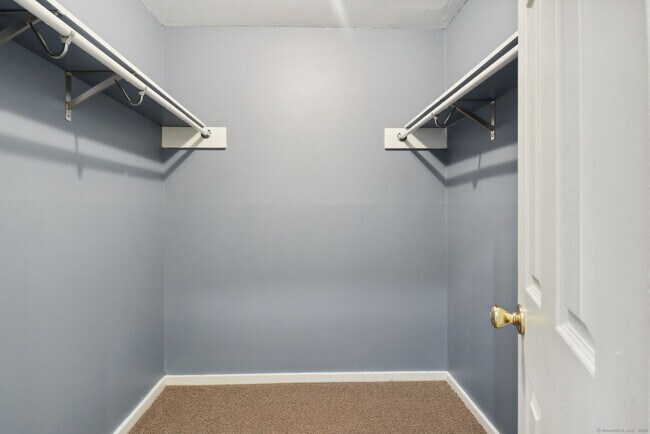 Building Photo - 2118 Cromwell Hills Dr
