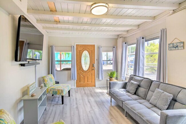 Building Photo - 134 1st Ct