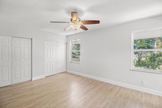 Building Photo - 4722 Lakeside Cir